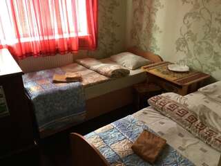 Мини-отель Inn Alibi Khorodelets Двухместный номер с 1 кроватью или 2 отдельными кроватями и дополнительной кроватью-1